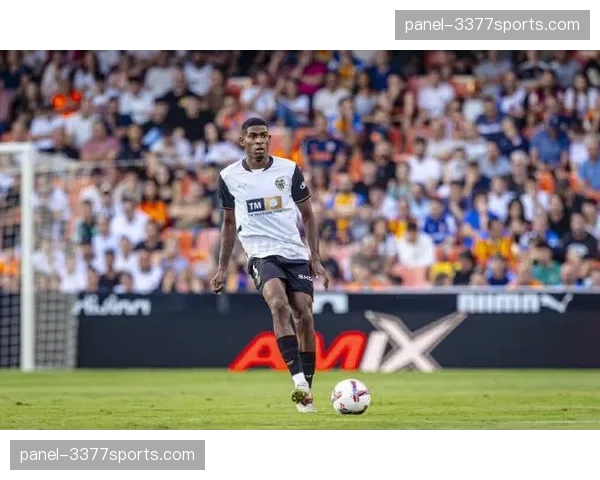 瓦伦西亚后卫迪亚卡比恢复有球训练,有望四月复出 瓦伦西亚后卫迪亚卡比恢复有球训练,有望四月复出