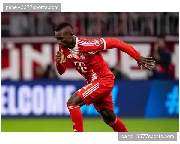 特写镜头：拜仁小将帕夫洛维奇首次欧冠首发，冷静梳理中场获赞誉